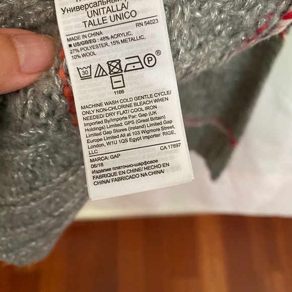 Scarf - Picture 4 of 4